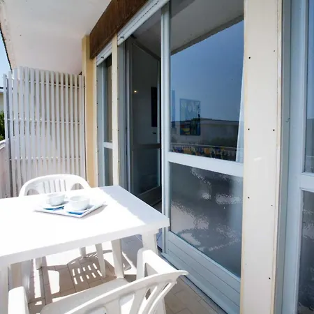 Cozy With Terrace Apartment *